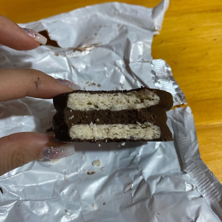 photo of On Track Alfajor Relleno Cacao shared by @luciagiacomo on  05 May 2022 - review