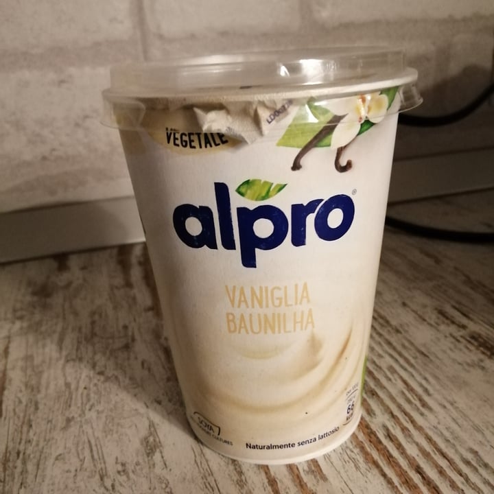 photo of Alpro soya yogurt vaniglia shared by @queenofdarkness on  21 Nov 2022 - review