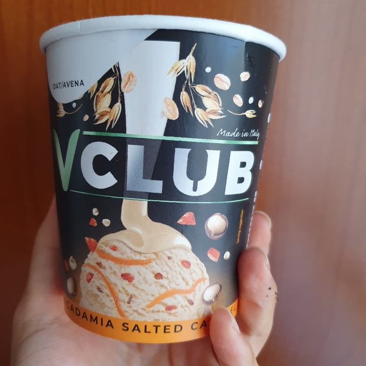 photo of VClub Gelato Macadamia E Caramello Salato shared by @skanto on  18 Sep 2022 - review