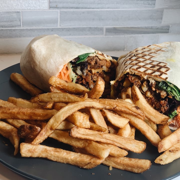 review photo of Pure Kitchen Elgin Buffalo Cauliflower Wrap shared by @lilplantedvegan on 19 Dec 2020 - review