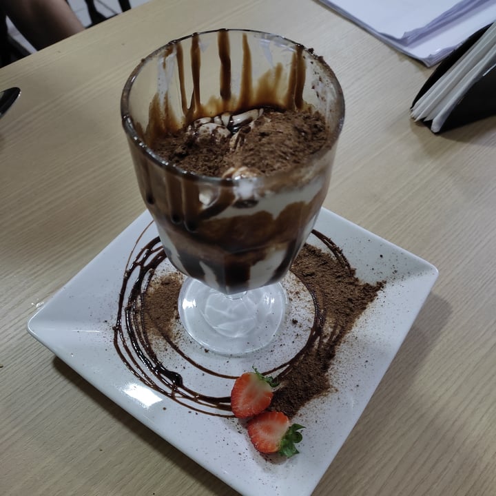 photo of Vegalizzz (Delivery only) Taça de sorvete de creme com cobertura shared by @nuriamarques on  01 May 2022 - review