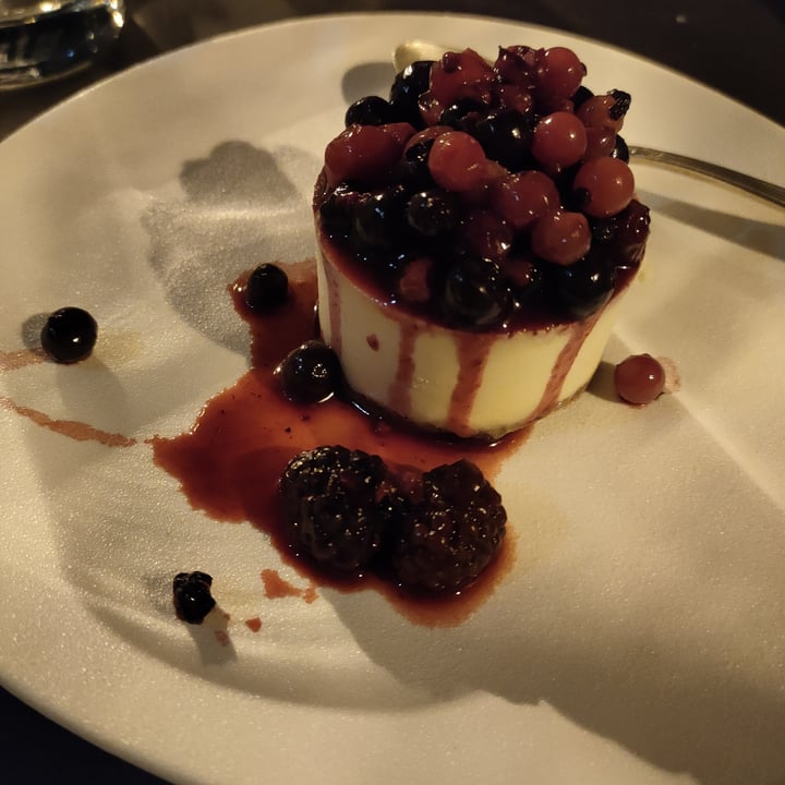 photo of Botanica Lab Cucina Cheesecake Vaniglia E Frutti Rossi shared by @margheritadibosco on  20 May 2022 - review