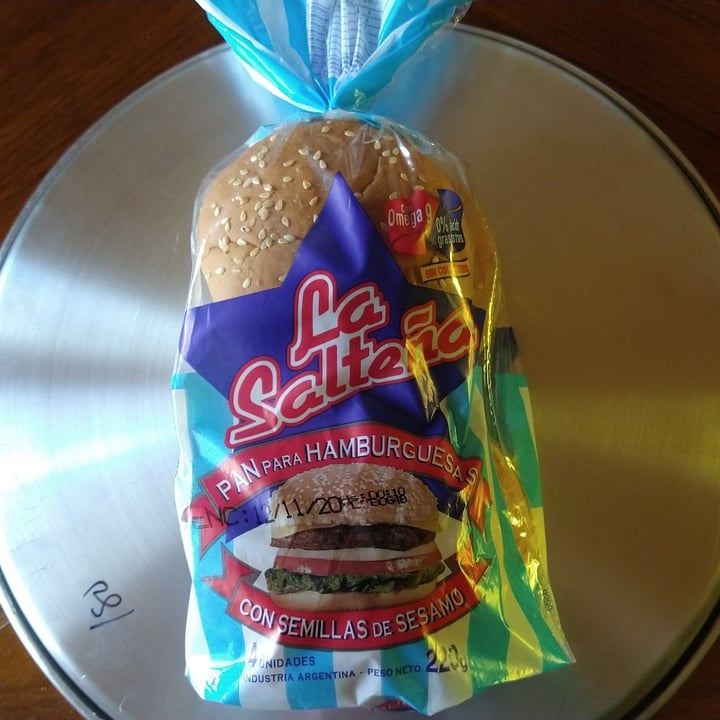 review photo of La Salteña Pan para Hamburguesas con Semillas de Sésamo shared by @yoanamamon on 11 Nov 2020 - review