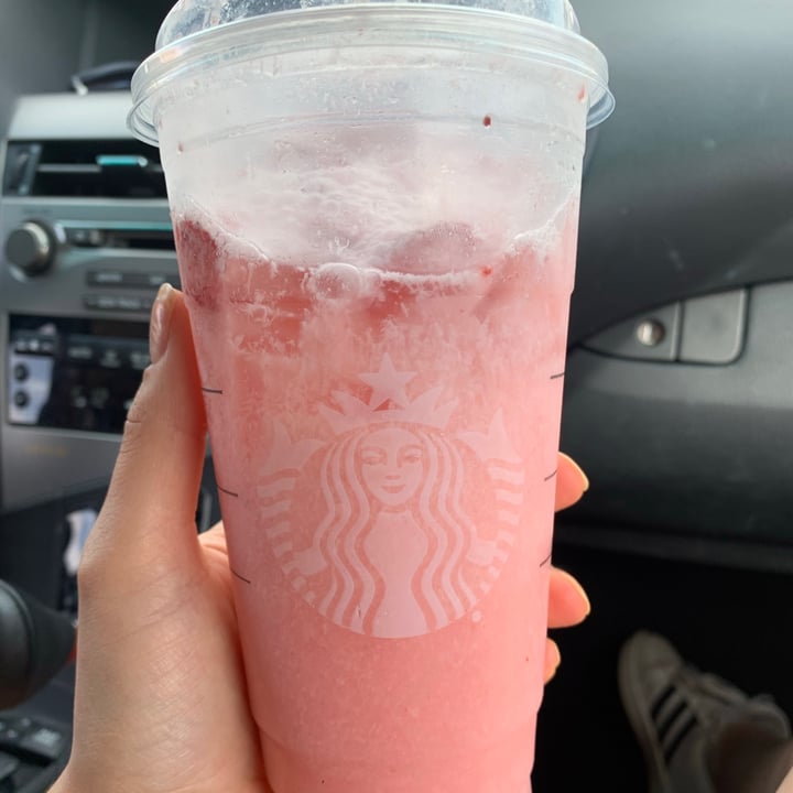 photo of Starbucks Strawberry Coconut Drink shared by @xtinababs on  03 Aug 2020 - review