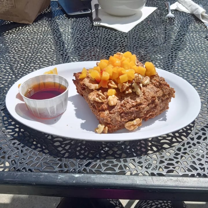 photo of Urban Beets Cafe & Juicery Peach Walnut French Toast shared by @artivistingeneral on  03 Jun 2022 - review