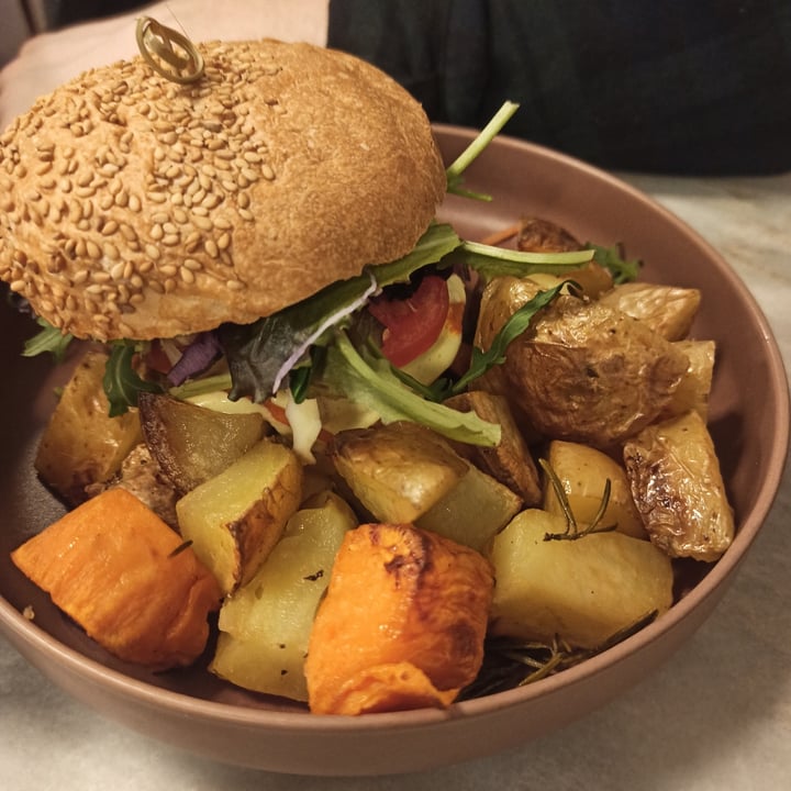 photo of Botanica Lab Cucina Beyond Burger shared by @gaiapreviati on  25 Mar 2022 - review