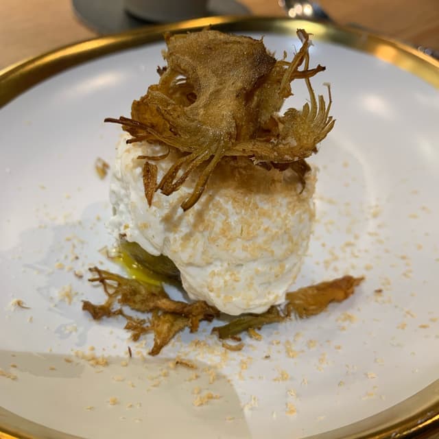 Photo du plat “Alcachofa Con Crema de almendra y hiema De Huevo”