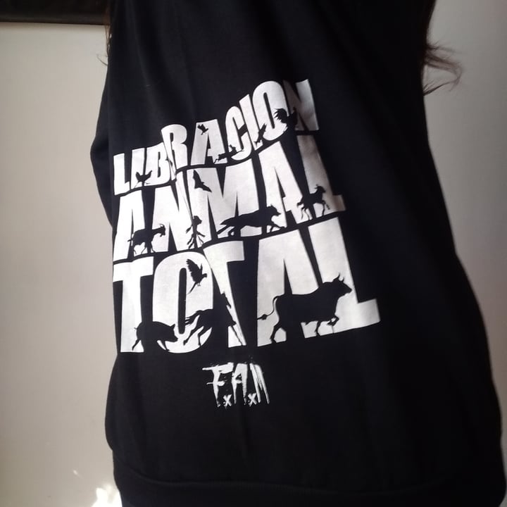 photo of Frente Antiespecista Merch Buzo liberacion animal shared by @belu22adl on  13 Aug 2021 - review