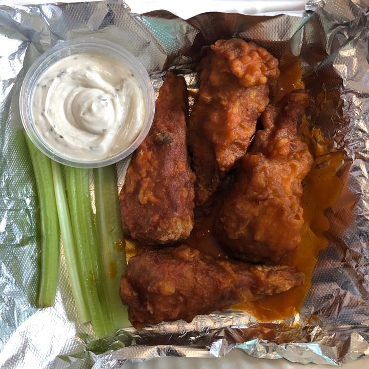 review photo of Strong Hearts on the Hill Buffalo Wings shared by @elijames on 12 May 2021 - review