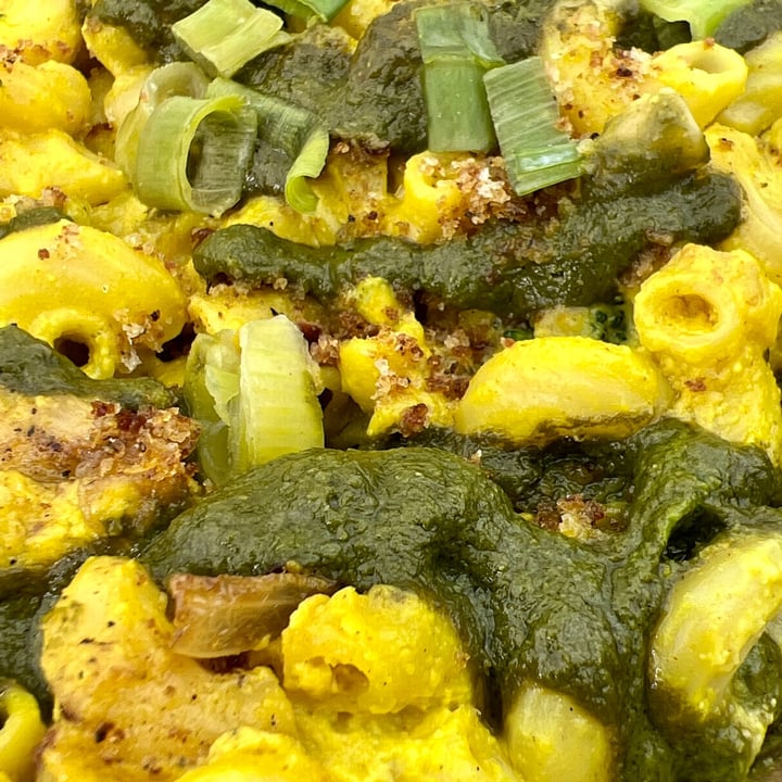 photo of Vtopia All Vegan Restaurant & Cheese Shop Pesto Mac shared by @pdxveg on  27 May 2022 - review