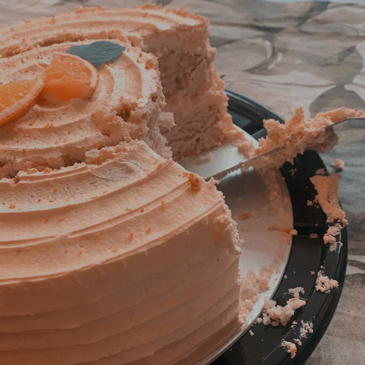 review photo of Orange Blue Gourmet pastel de naranja con relleno de limón shared by @majocobian on 17 May 2020 - review