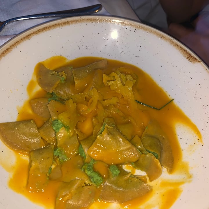 photo of Polisena L'Altro Agriturismo Ravioli di pasta fresca, piselli verdi, crema di carote e peperoni gialli shared by @khris on  25 Jul 2021 - review