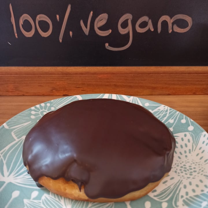 photo of VegAmazing Doughnuts Berlina chocolate shared by @srtamatthews on  28 Aug 2021 - review