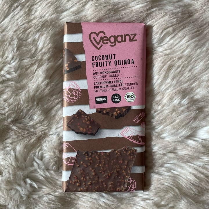 photo of Veganz Chocolate de coco com framboesas e Quinoa trufada shared by @minmarmag on  30 Nov 2021 - review