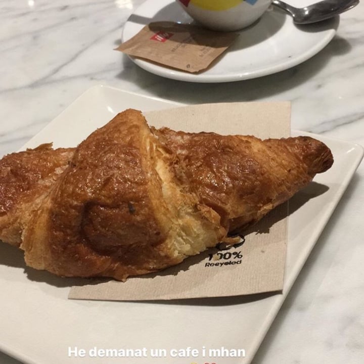 photo of Santoni - When Food is the Solution Chocolate Croissant shared by @silvestre on  21 Aug 2020 - review