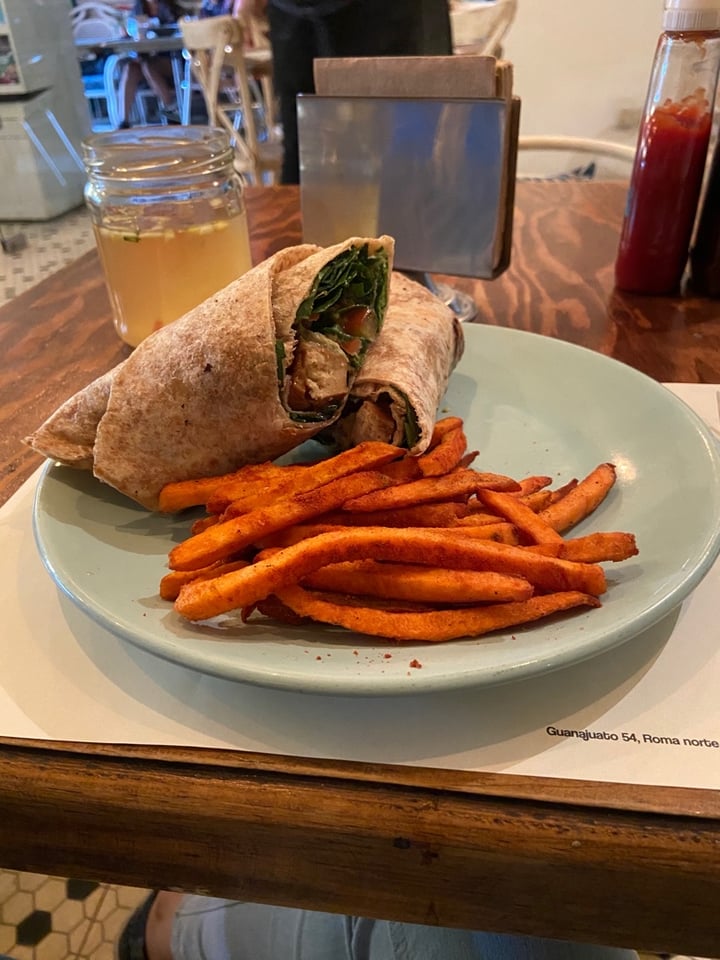 photo of Forever Vegano Wrap Forever shared by @anarios on  23 Dec 2019 - review