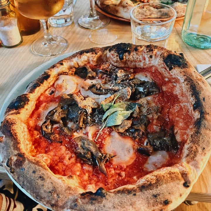 photo of Purezza - Vegan Pizza Camden The One And Only, Parmigiana Party shared by @vittoriatomassini on  09 May 2022 - review
