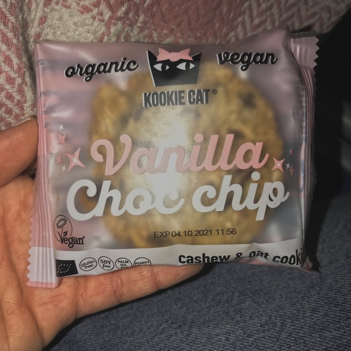 photo of Kookie cat Vanilla Choc Chip Cookie shared by @liaferreiro on  09 Mar 2021 - review