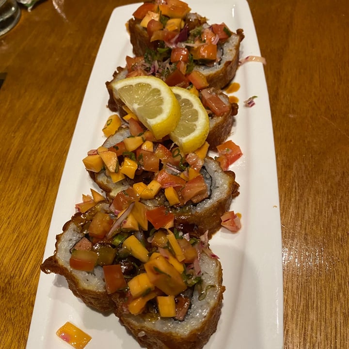 photo of Tane Vegan Izakaya Half Moon Specialty Roll shared by @lolita-ayala on  08 Aug 2021 - review