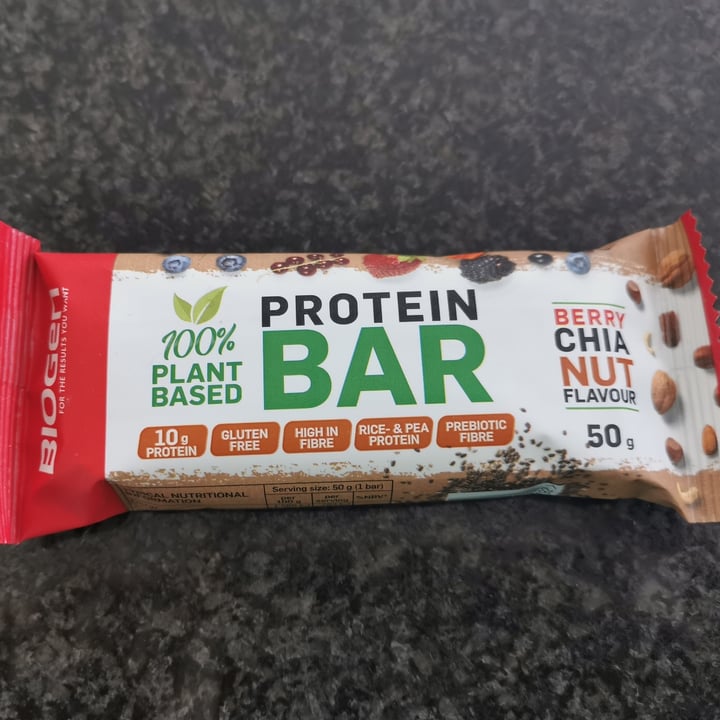 photo of Biogen Berry Chia Nut Protein Bar shared by @viiathevegan on  28 Dec 2020 - review