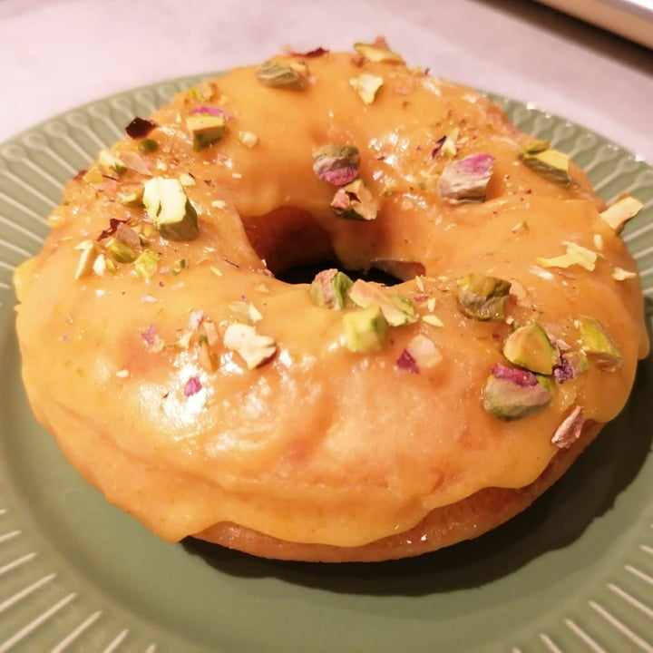 photo of VegAmazing Doughnuts Donut naranja y pistacho shared by @mariencd on  05 Feb 2021 - review