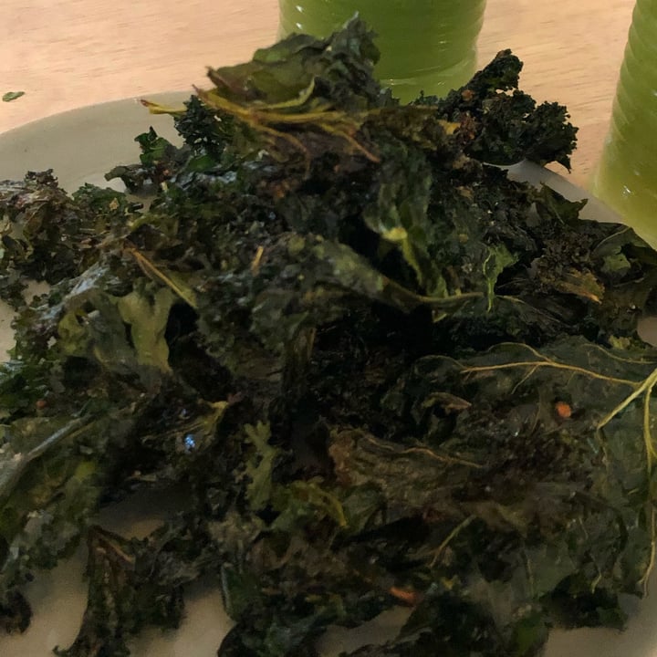 photo of Lexi's Healthy Eatery Crispy Kale chips shared by @louiseloveslentils on  17 Nov 2021 - review