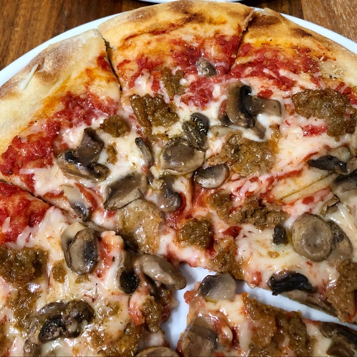 photo of Sopra la panca pizza boscaiola trentina shared by @claireveg on  27 Nov 2021 - review