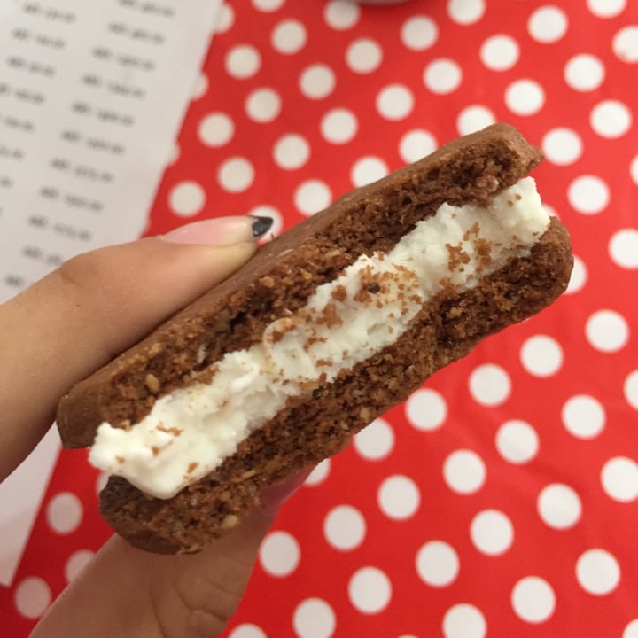 photo of Meltaím Alfajor de Limón shared by @lulisoraire on  08 Feb 2021 - review