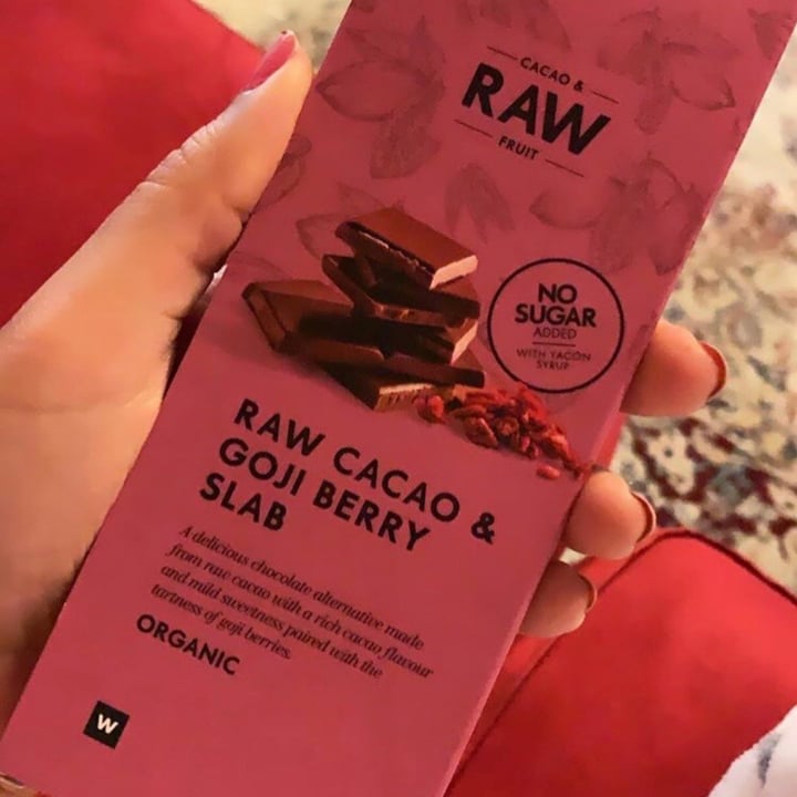 photo of Woolworths Food Raw Cacao & Goji Berry Slab shared by @plantpoweredpayalla on  08 Oct 2020 - review