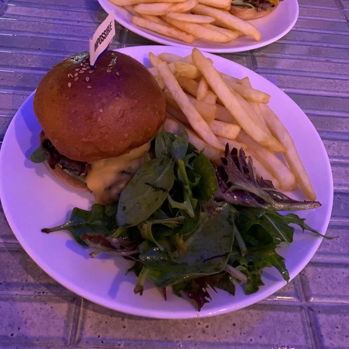 photo of Privé Clarke Quay Impossible™ Burger shared by @slothcesca on  30 Oct 2020 - review