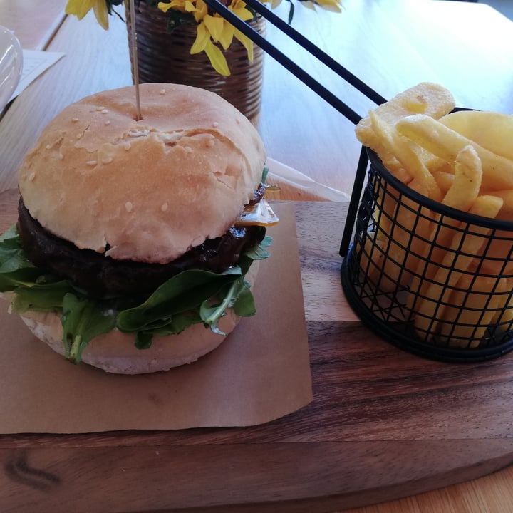 photo of Kaylee's Eatery Beyond® Cheeseburger shared by @natasha1912 on  04 May 2021 - review