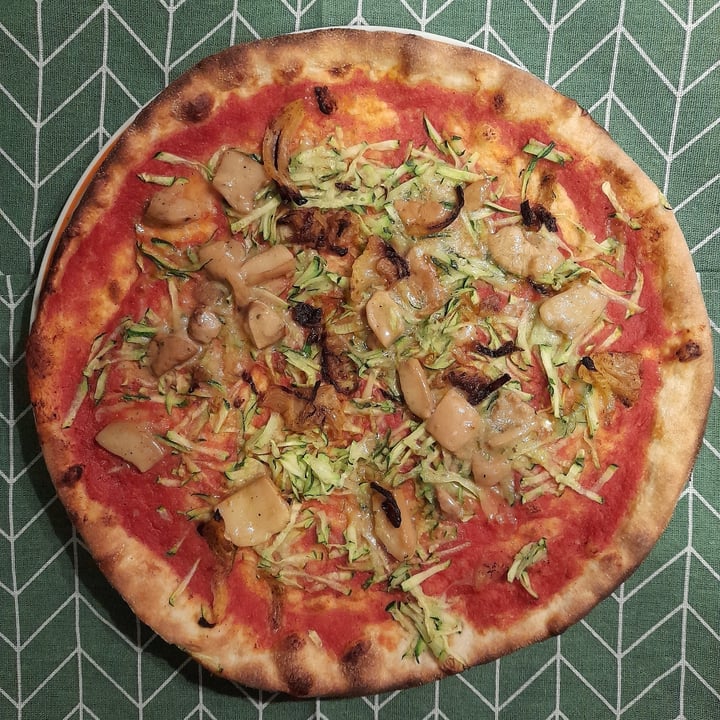 review photo of A Tutto Farro Pizza Vegana Con Zucchine Verza Al Curry E Porcini shared by @veguidoroma on 12 Apr 2021 - review