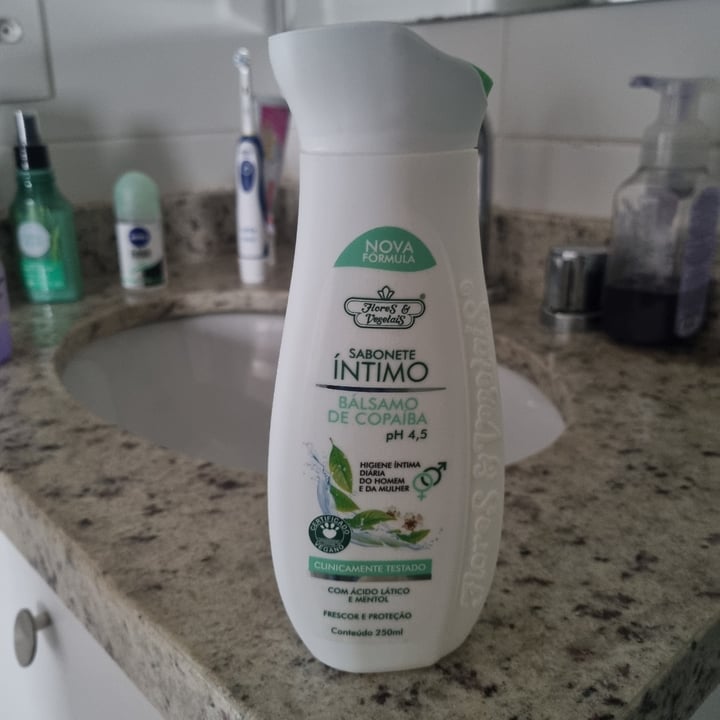 review photo of Flores & Vegetais Sabonete Íntimo shared by @ligiarabay on 05 May 2022 - review