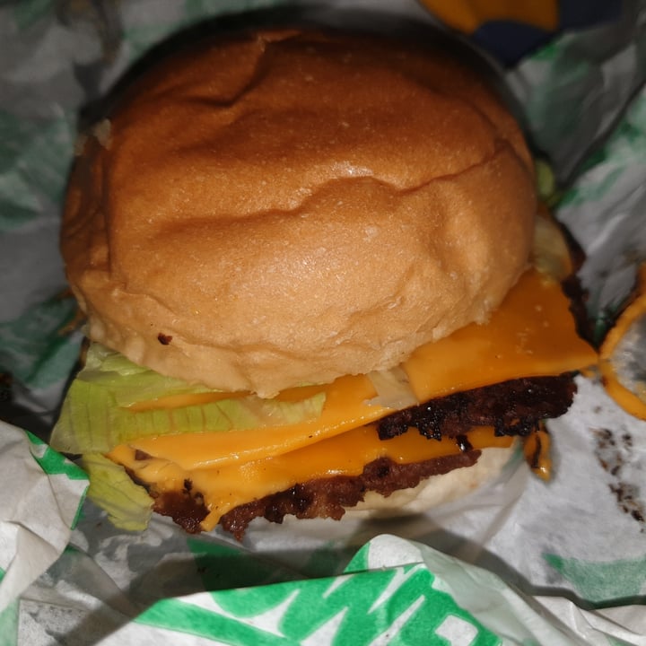 photo of Oowee Vegan Classic Cheeseburger shared by @lydiahawkins on  08 Sep 2021 - review