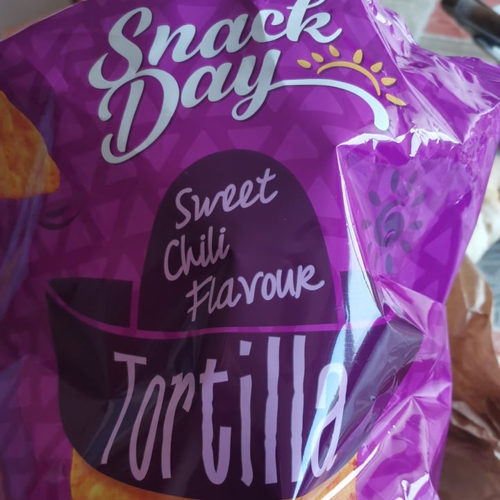 photo of Snack Day Sweet chili flavour Tortillas shared by @elevegansoul on  16 Mar 2022 - review