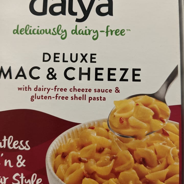 photo of Daiya Cheddar & Meatless Bacon Flavor Plant-Based Deluxe Cheezy Mac shared by @kattyaybar on  16 Oct 2022 - review