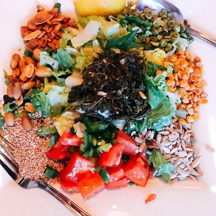 photo of Dagon Tea Leaf Salad shared by @taylorkkw on  25 Apr 2020 - review