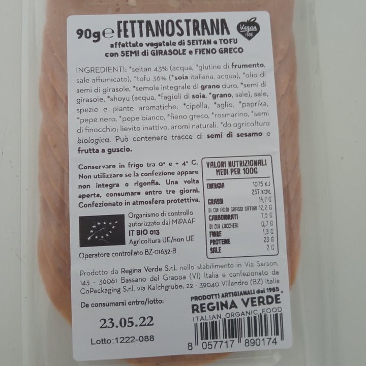 photo of Fettanostrana  affettato vegetale di seitan e tofu con semi di girasole e fieno greco shared by @chebarbachenoia86 on  23 May 2022 - review
