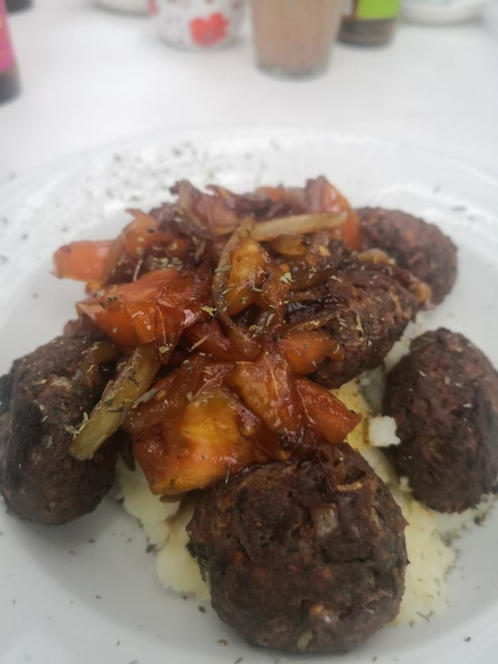 review photo of Pure Café Meatballs On Mashed Potatoes shared by @lawie on 05 Dec 2019 - review