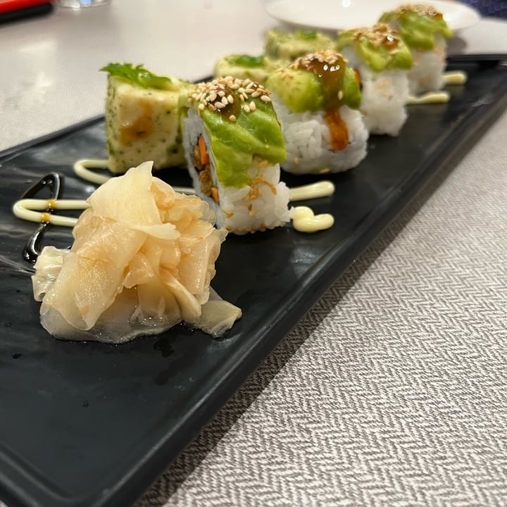 photo of Elemen @ PLQ Mall Tempura Tofu with Avocado Roll shared by @laksh03 on  29 Dec 2021 - review