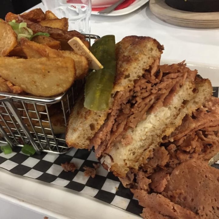 photo of The Hogtown Vegan Reuben sandwich shared by @iyerniki on  13 Oct 2020 - review
