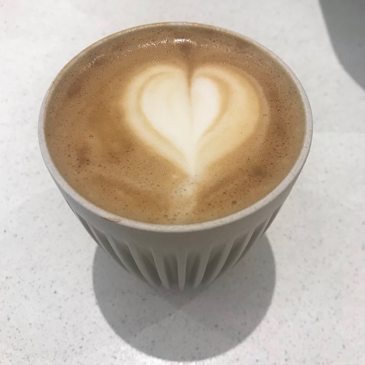 photo of East Coast Commune Oat milk flat white shared by @vanessaainsley on  20 Nov 2020 - review
