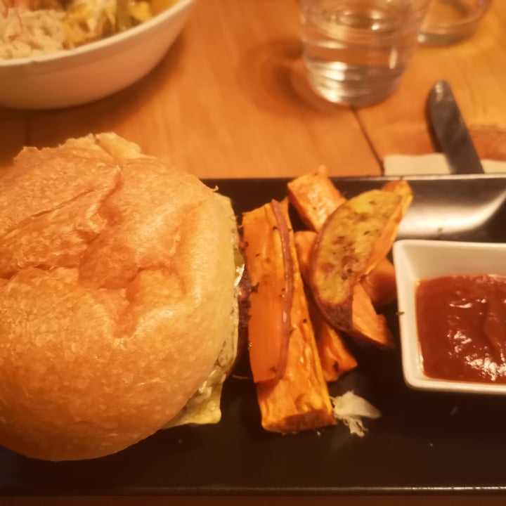 review photo of VEGA Hamburguesa shared by @martinapindaro on 19 Nov 2022 - review