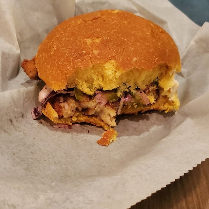 review photo of Triangle Tavern Vegan Fried Chicken Sandwich shared by @lucyfoxx on 18 Oct 2022 - review