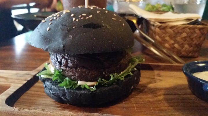 photo of Pinxin Vegan Cuisine Charcoal portobello burger shared by @shahirah on  25 Jul 2019 - review