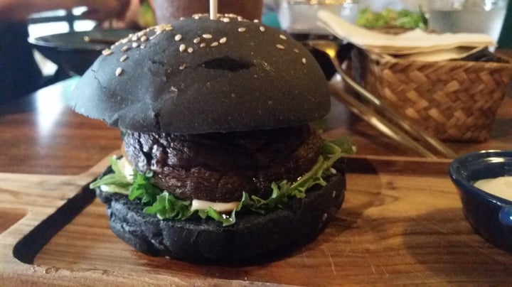review photo of Pinxin Vegan Cuisine Charcoal portobello burger shared by @shahirah on 25 Jul 2019 - review