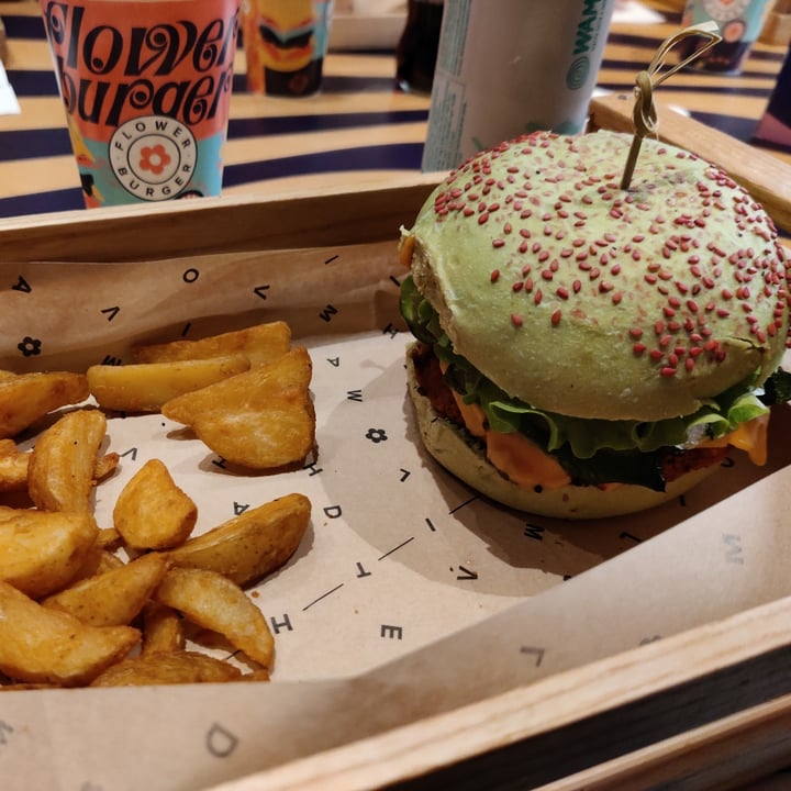 photo of Flower Burger Jungle Burger shared by @lucianothecat on  18 Dec 2022 - review
