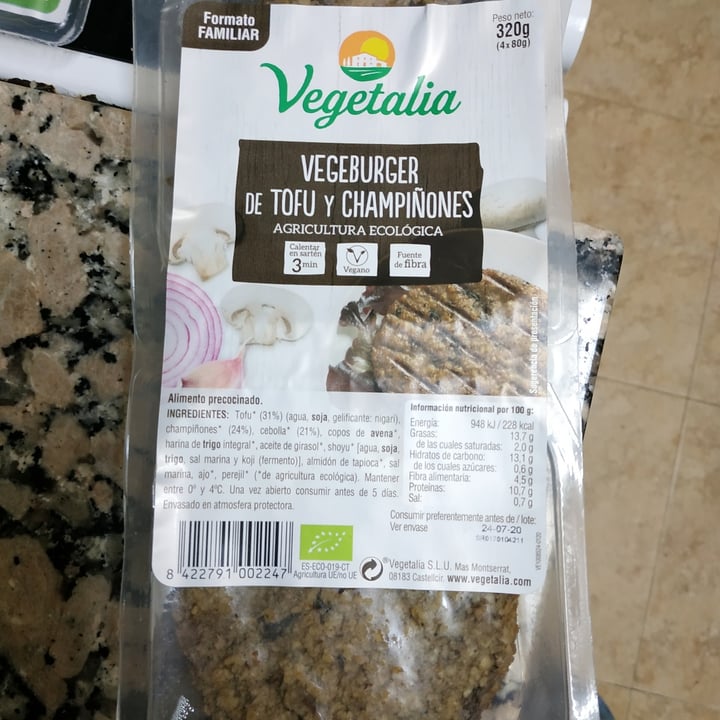 photo of Vegetalia Vegeburguer de Tofu Y Champiñones shared by @letiarg on  05 Jun 2020 - review