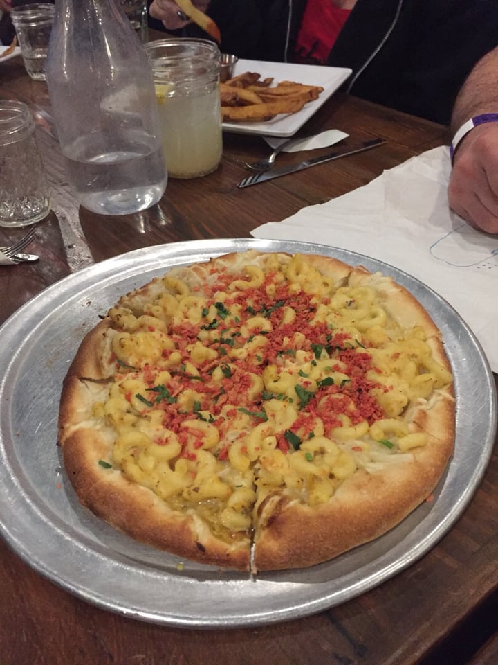 photo of VegeNation Mac n cheese pizza shared by @veganlifekat on  08 Apr 2020 - review