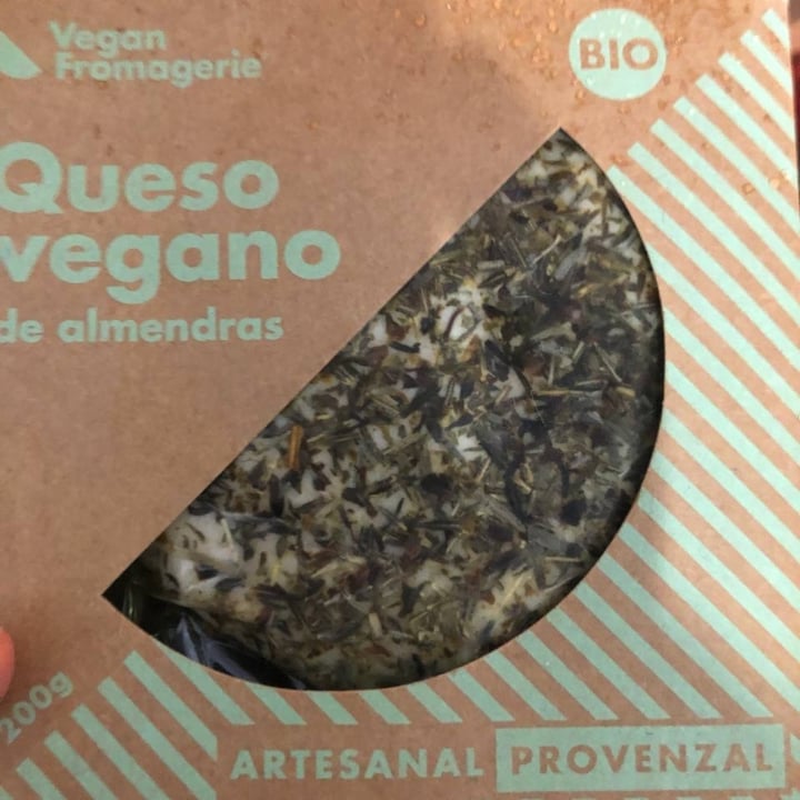 review photo of Vegan Fromagerie Queso De Almendras A Las Finas Hierbas shared by @stefpapin on 19 Sep 2021 - review